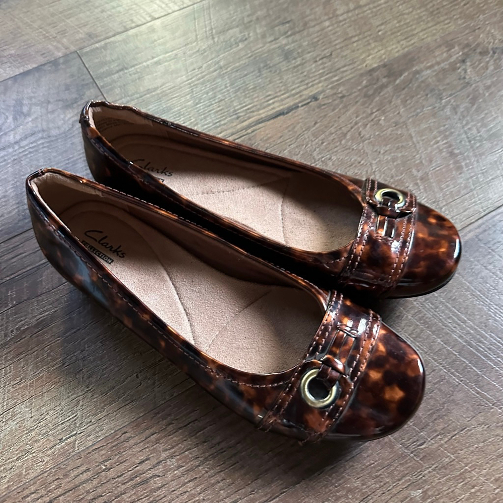 Women's Clarks Brown Tortoiseshell Flats 6.5